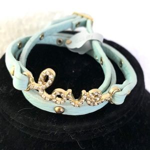 🦋NWT Leather blue strap bracelet crystal love Price final